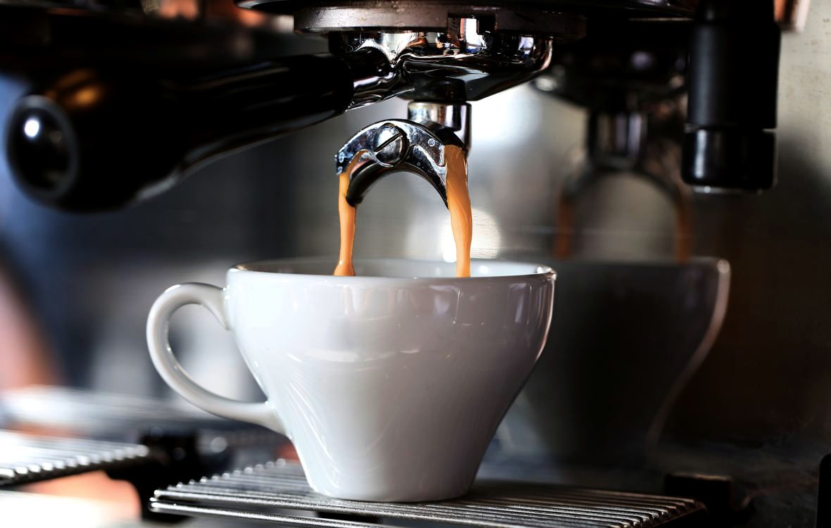 Chiết xuất espresso trên máy chuyên nghiệp