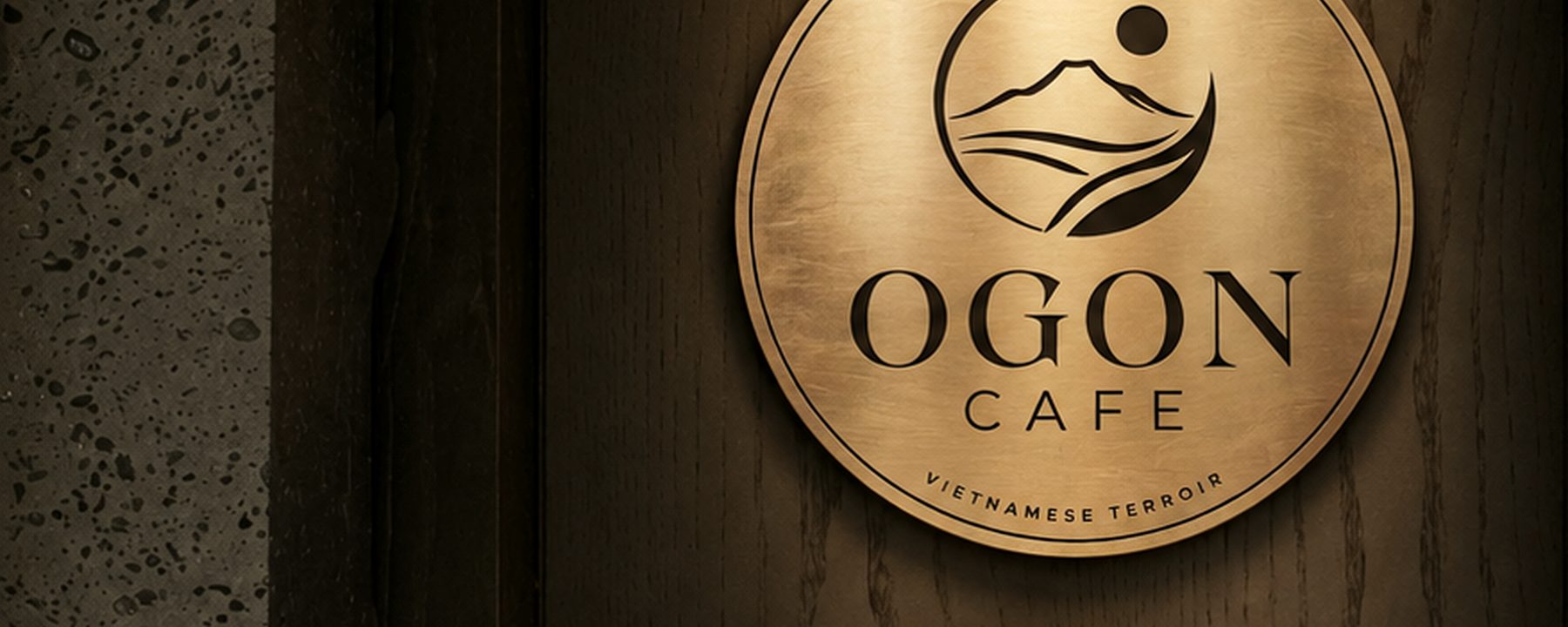 Biển hiệu OGON CAFE trong quán